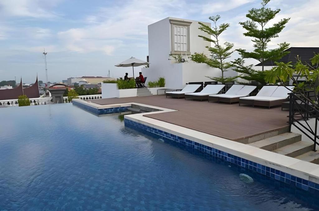 The Axana Hotel Padang  Exterior photo