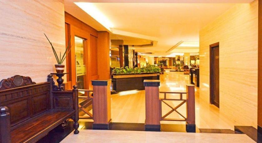 The Axana Hotel Padang  Exterior photo