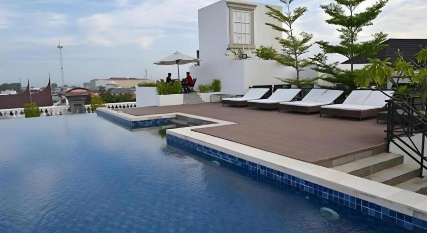 The Axana Hotel Padang  Exterior photo
