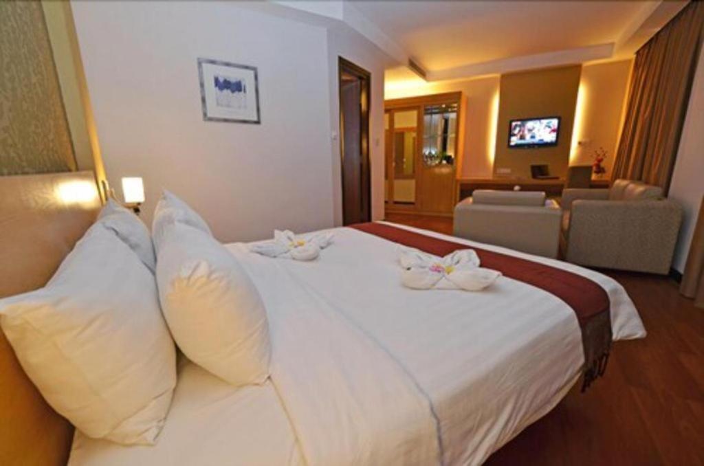 The Axana Hotel Padang  Exterior photo